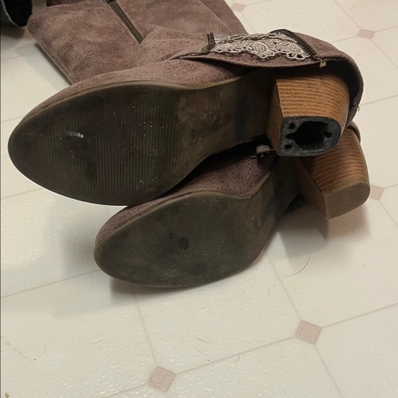 SHEIN Taupe Lace-Panel Mid-Calf Heeled Boots - Picture 3 of 3